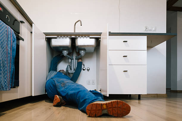 Professional Emergency Plumber technician working in Beaver, OK